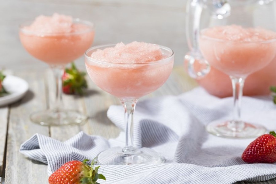 Cool & Festive Drinks Gourmet Du Village | Strawberry Frose